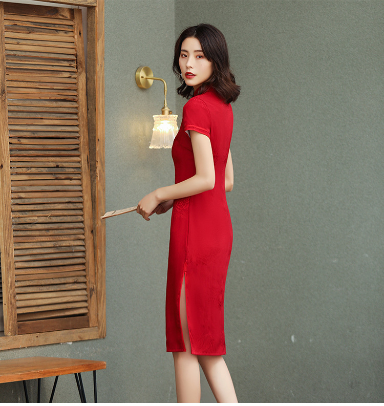 Čínské šaty cheongsam（Červené květy）