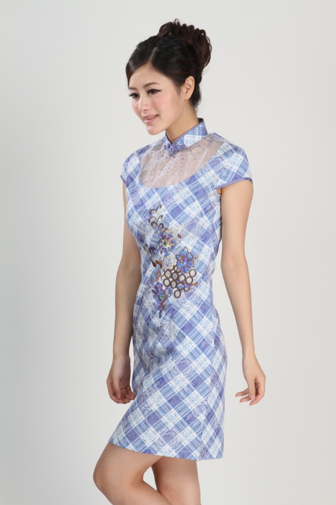 Čínské šaty cheongsam s hrozny
