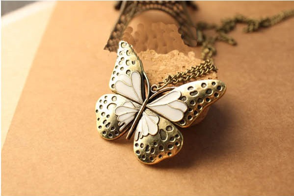 Motýlý náhrdelník