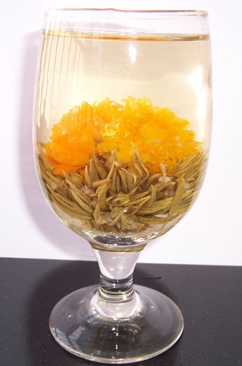 Kvetoucí čaj - Zlatá lampa (Jin Zhan Yin Tan)