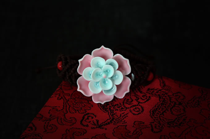 Náramek z keramiky --růžový květ