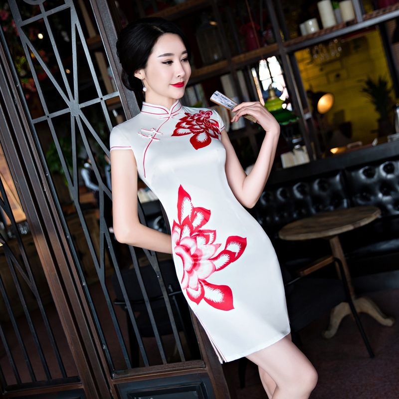 Čínské šaty cheongsam（Červený fénixový ocas）