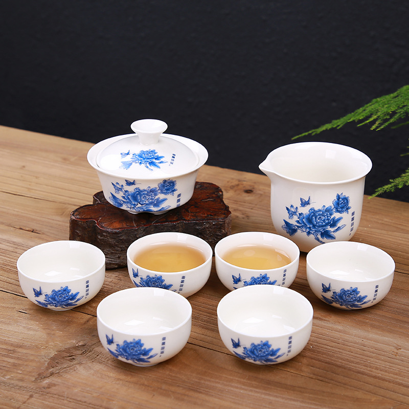 Čínský Kungfu čajový set---Činský bílý porcelán ( Pivoňky a motýli ）