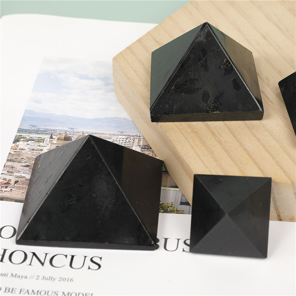 Obsidiánová Pyramida Desktop Ornament  3.5-4cm