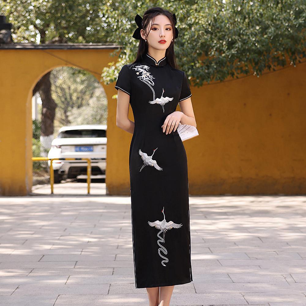 Čínské šaty cheongsam（Vyšívané jeřáby a švestkové květy）
