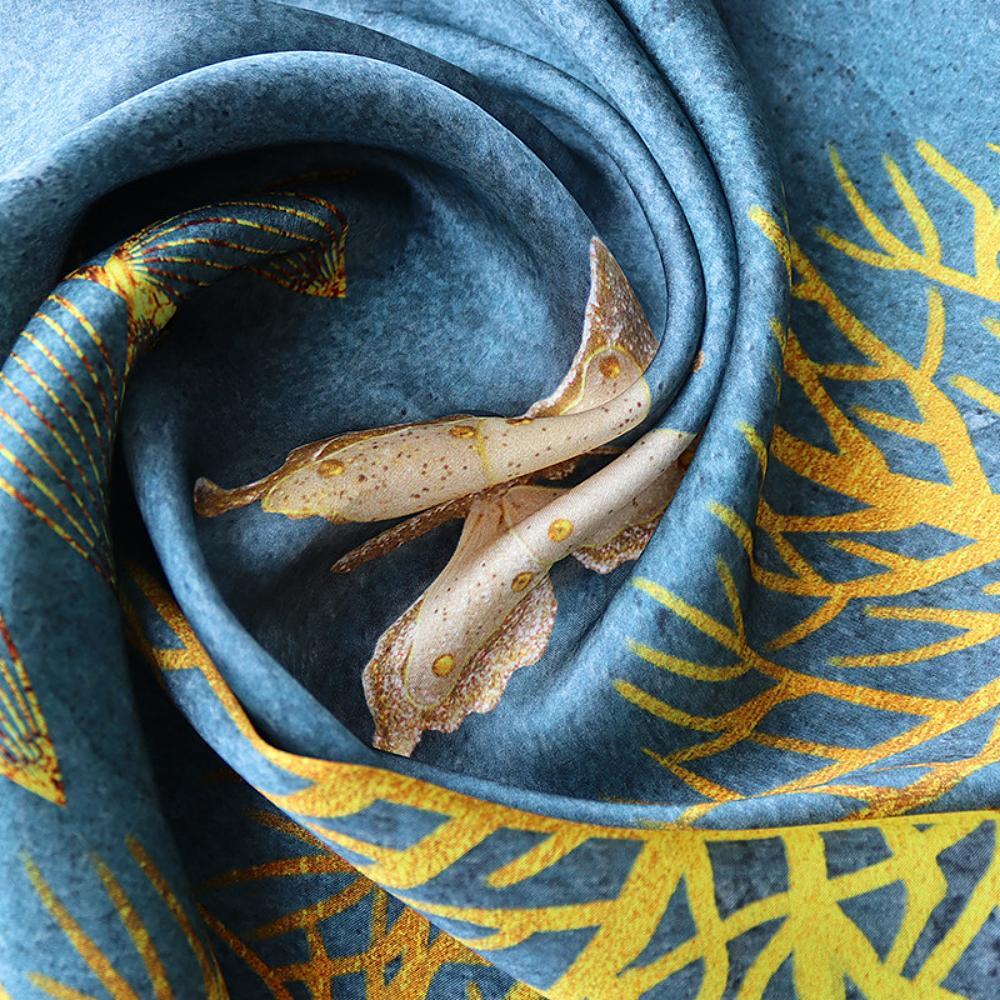 Malý šátek z hedvábí- Břízy a motýli