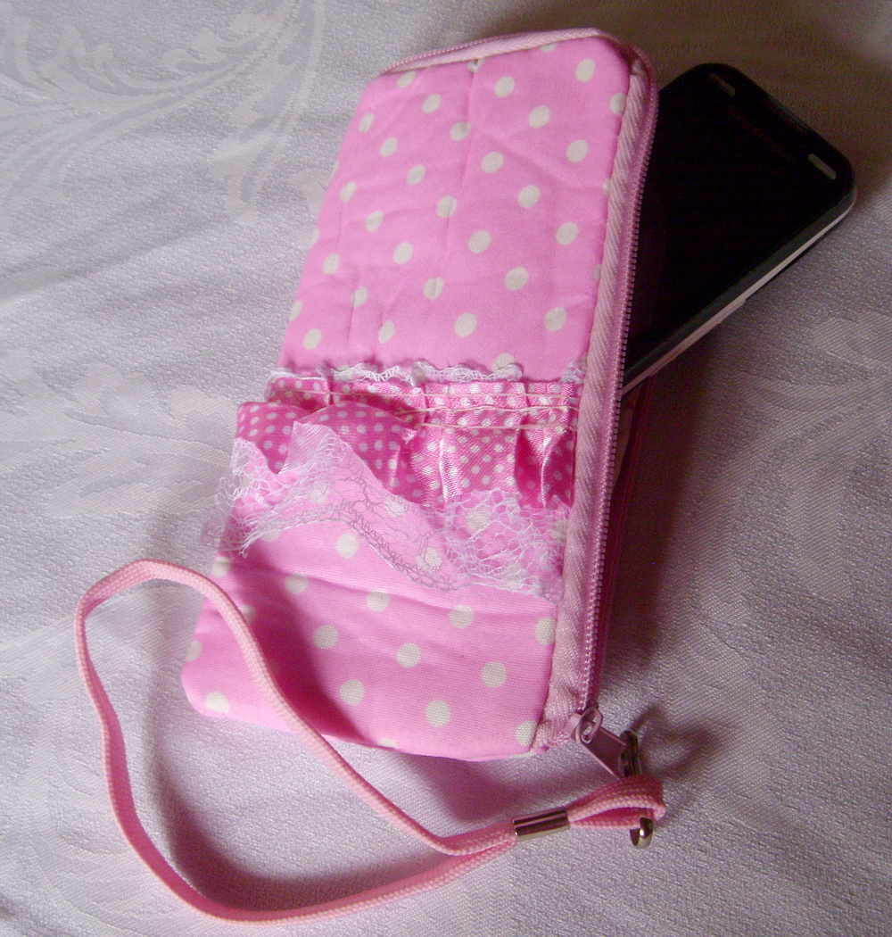 Obal na mobil s krajkou-- růžové a bílé tečky