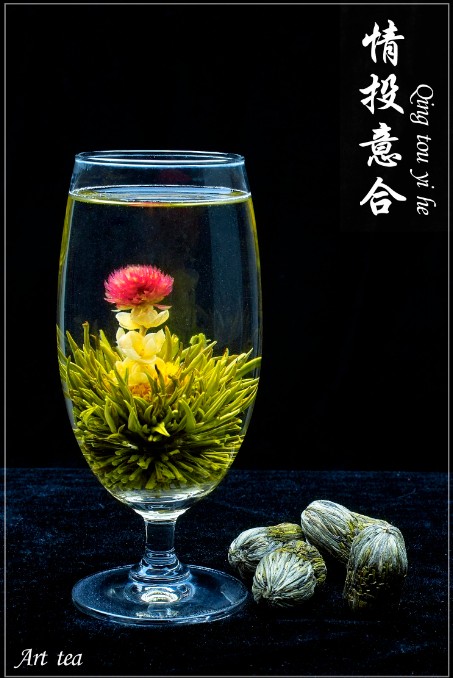 Kvetoucí čaj –Zamilování (Qing Tou Xi He)