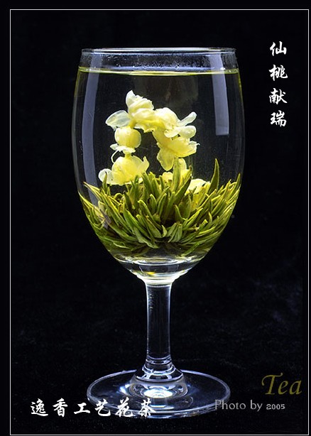 Kvetoucí čaj - Broskev pro štěstí ( Xian Tao Xian Rui)